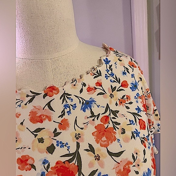 Peach Floral Scalloped Hem Baby Tee Large - Picture 2 of 4